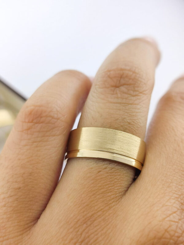 Aliança em Ouro 18k para noivado ou casamento Franciela – 10mm - Image 4