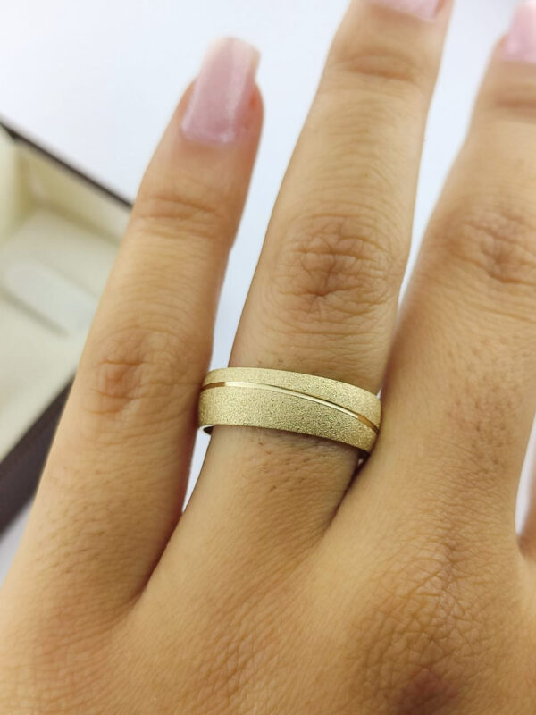 Aliança em Ouro 18k para noivado ou casamento Fabiana – 7mm - Image 3