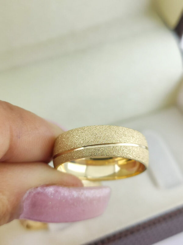Aliança em Ouro 18k para noivado ou casamento Fabiana – 7mm - Image 4