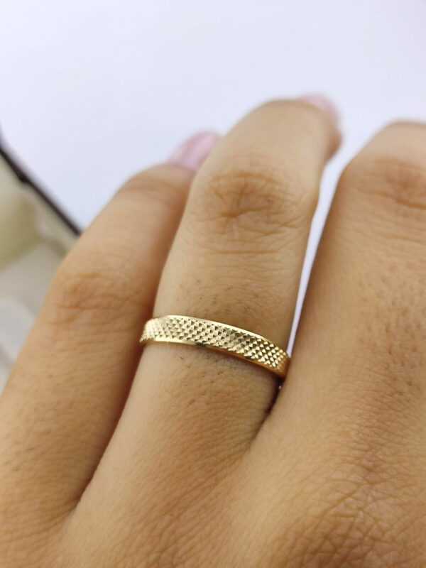 Aliança em Ouro 18k para noivado ou casamento Dora – 4mm - Image 4