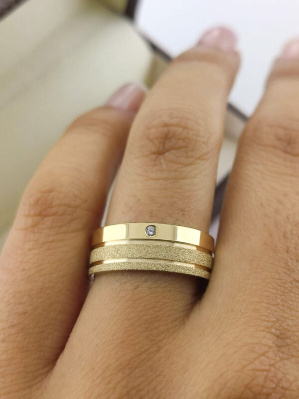 Aliança em Ouro 18k para noivado ou casamento Clara – 9mm - Image 4