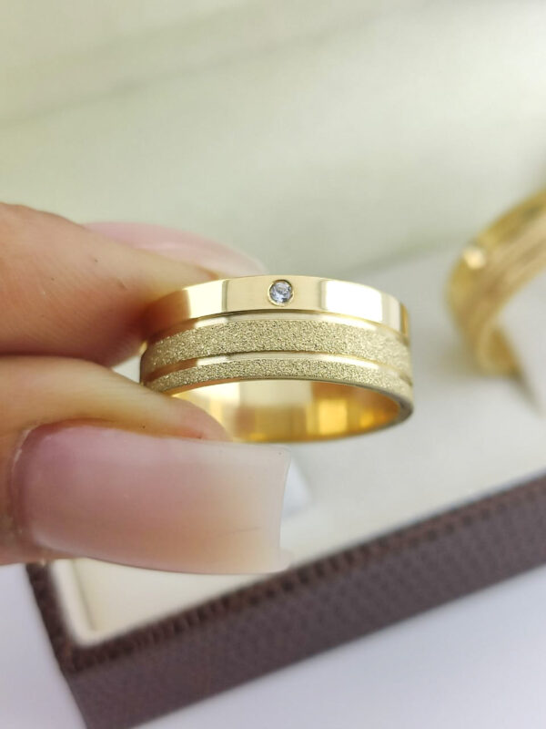 Aliança em Ouro 18k para noivado ou casamento Clara – 9mm - Image 3