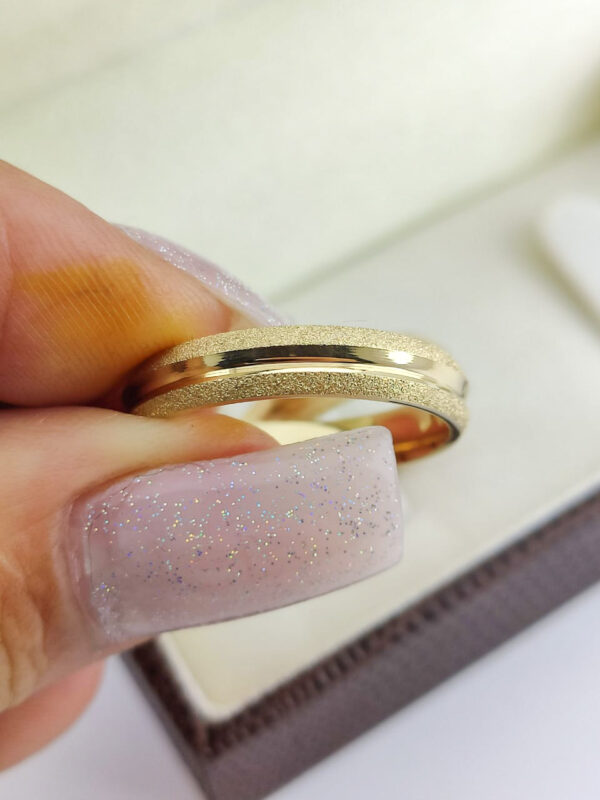 Aliança em Ouro 18k para noivado ou casamento Antonia – 5mm - Image 3
